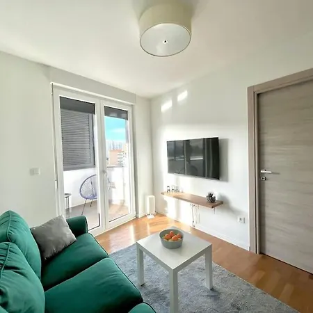 Luxury Cesarica شقة