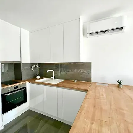 Luxury Cesarica شقة *